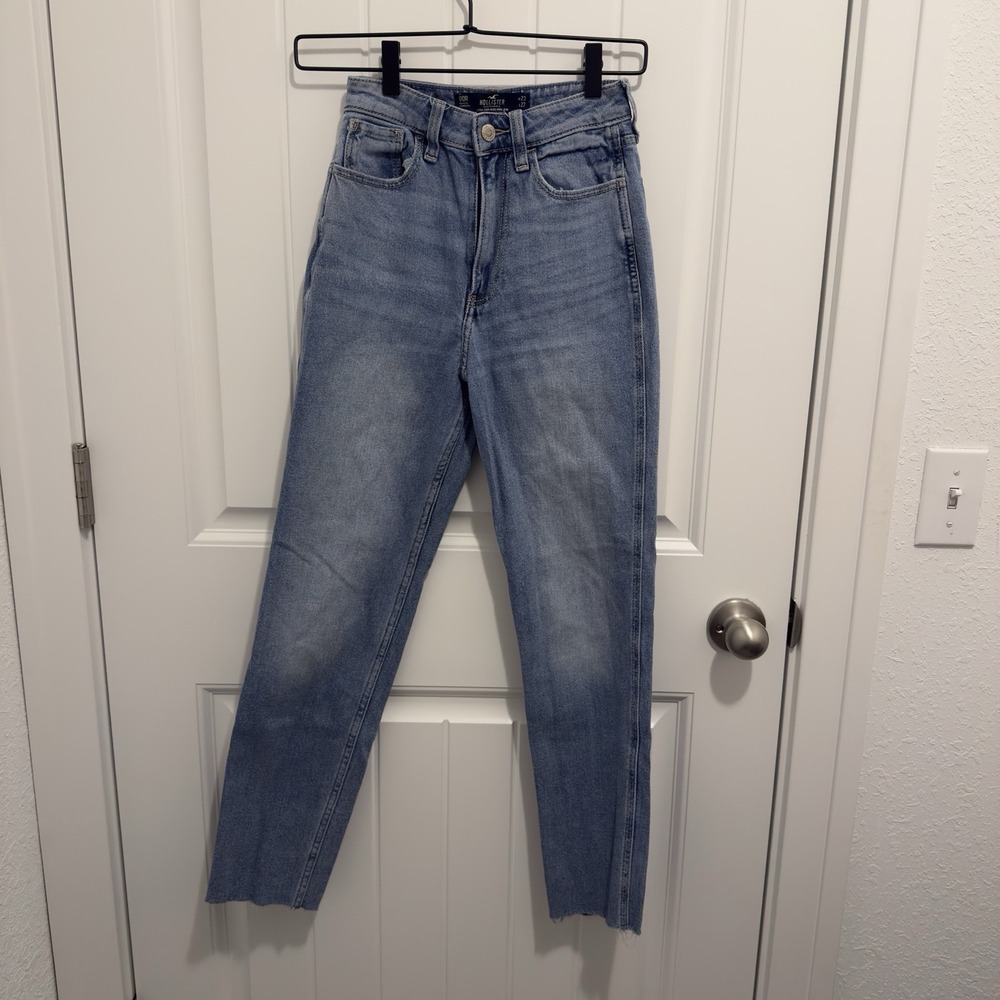 Hollister Women's Jeans Ultra High Waist‎ Mom Jean Light Wash Size 00R